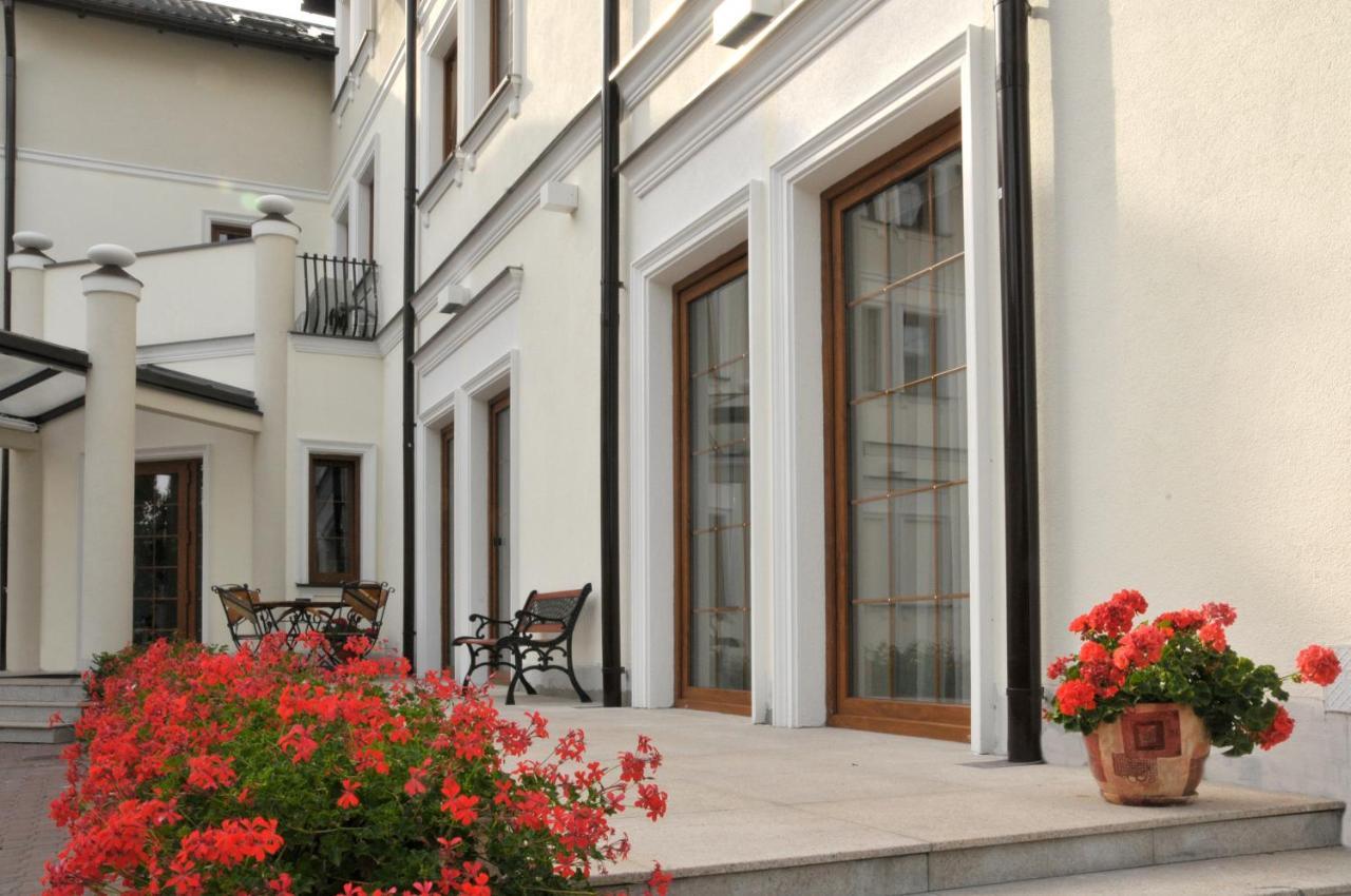 Hotel Dworek*** Skierniewice Exterior photo
